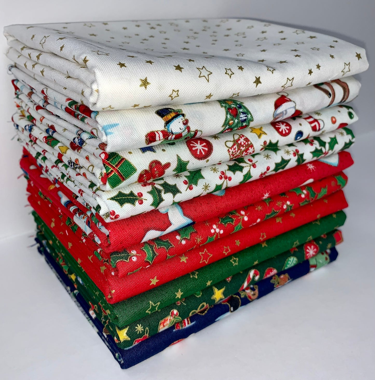 Andover/Makower UK "Santa's Christmas" Half-yard Bundle - 10 Fabrics, 5 Total Yards