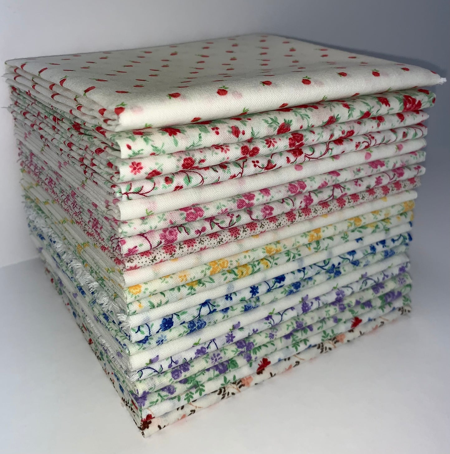 Vintage Floral - Prints on White Fat Quarter Bundle - 20 Fabrics, 20 Total Fat Quarters