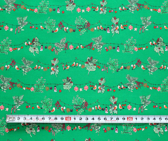 (4.5 yd) Robert Kaufman Yuletide Bouquet Christmas Green Garlands AVMD-21787-7