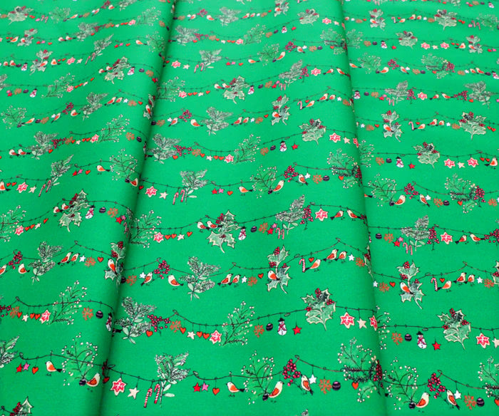 (4.5 yd) Robert Kaufman Yuletide Bouquet Christmas Green Garlands AVMD-21787-7
