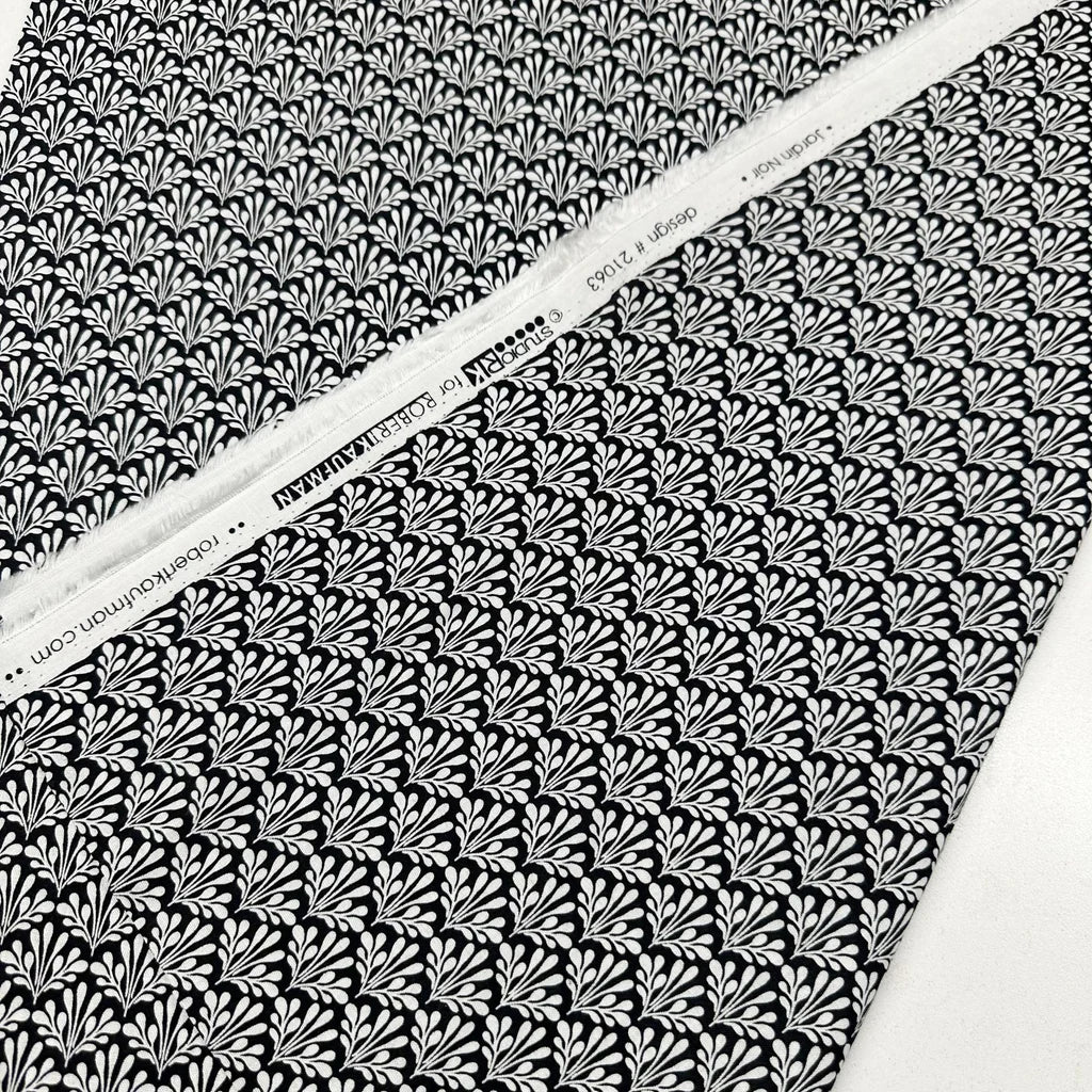 (4 yd) Robert Kaufman Jardin Noir 21063-190 Jet