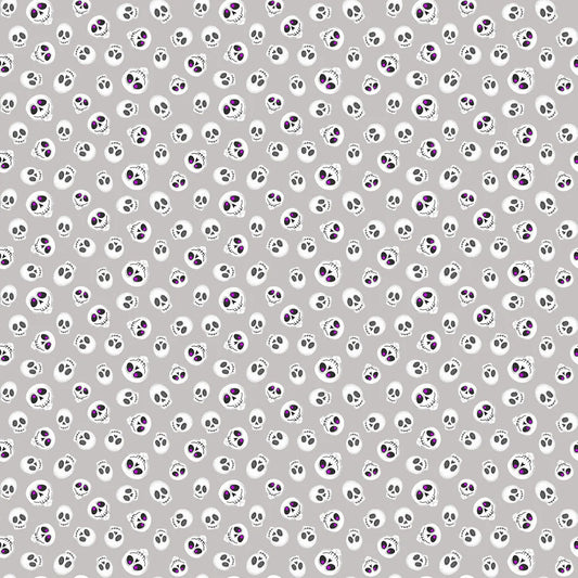 (5 yd) Clothworks Hey Boo! 3845-5 Light Gray Skulls