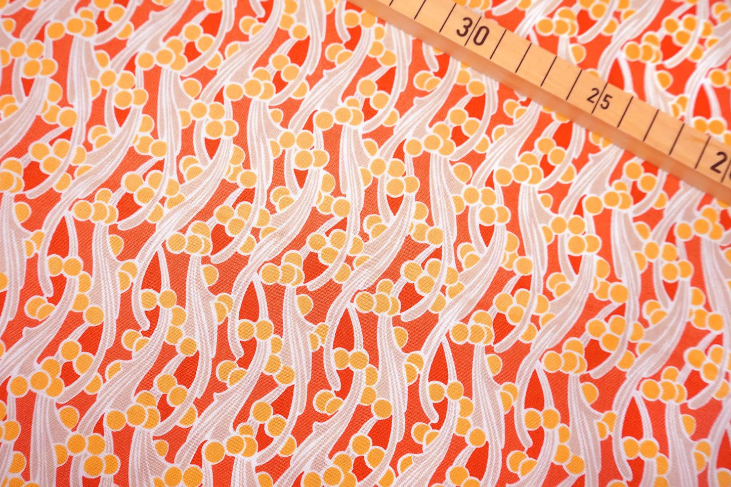 (5 yd) Andover/Makower UK Fleur Nouveau 704-O Seaweed Orange